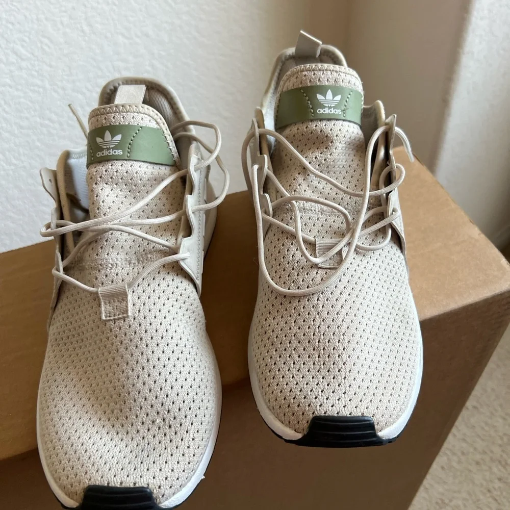 Adidas Sneakers size 9 - Picture 4 of 9